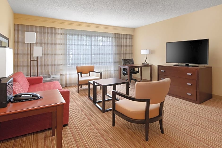 Home courtyard dallas6